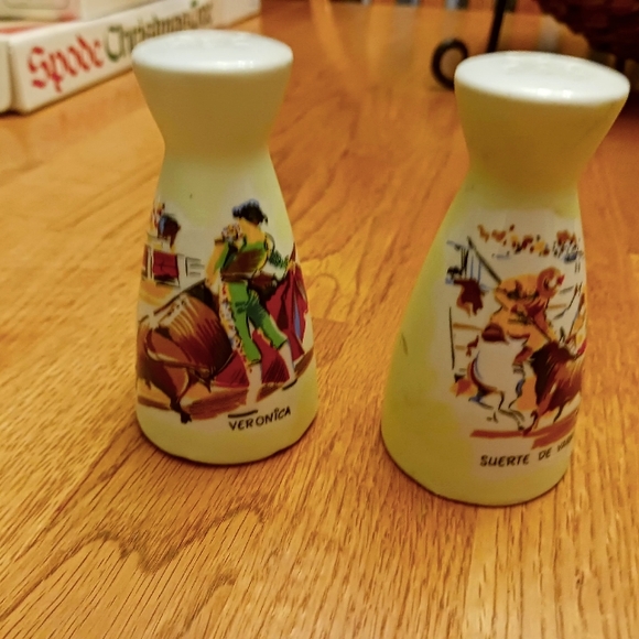 unknown Kitchen Vintage Salt And Pepper Shakers Set Spanish